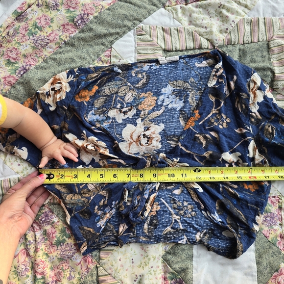 Floral cropped tie up top, medium - Picture 3 of 5